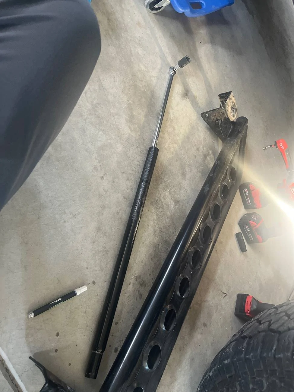 Jeep Wrangler JL Body mount bolts normal or reverse threaded? imag