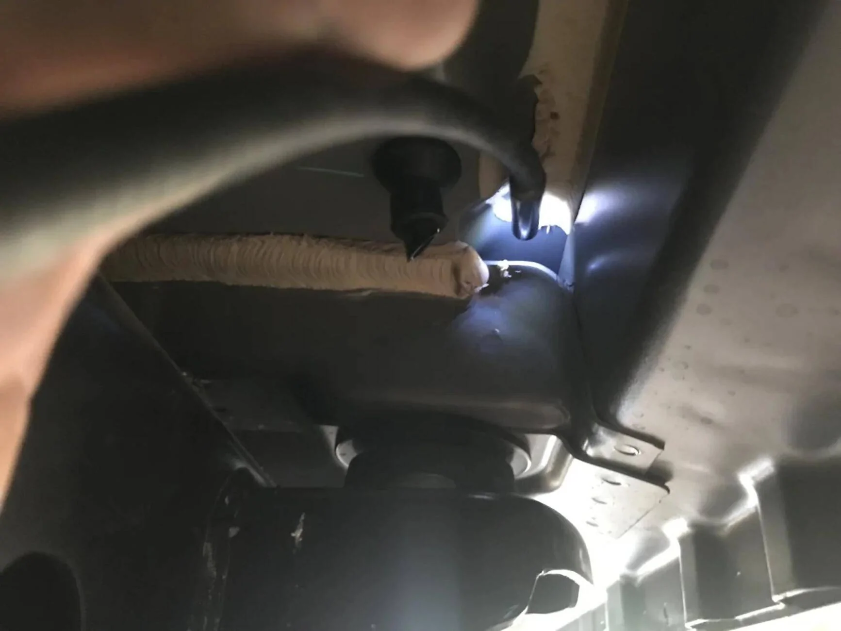Jeep Wrangler JL Body mount bolts normal or reverse threaded? IMG_1507