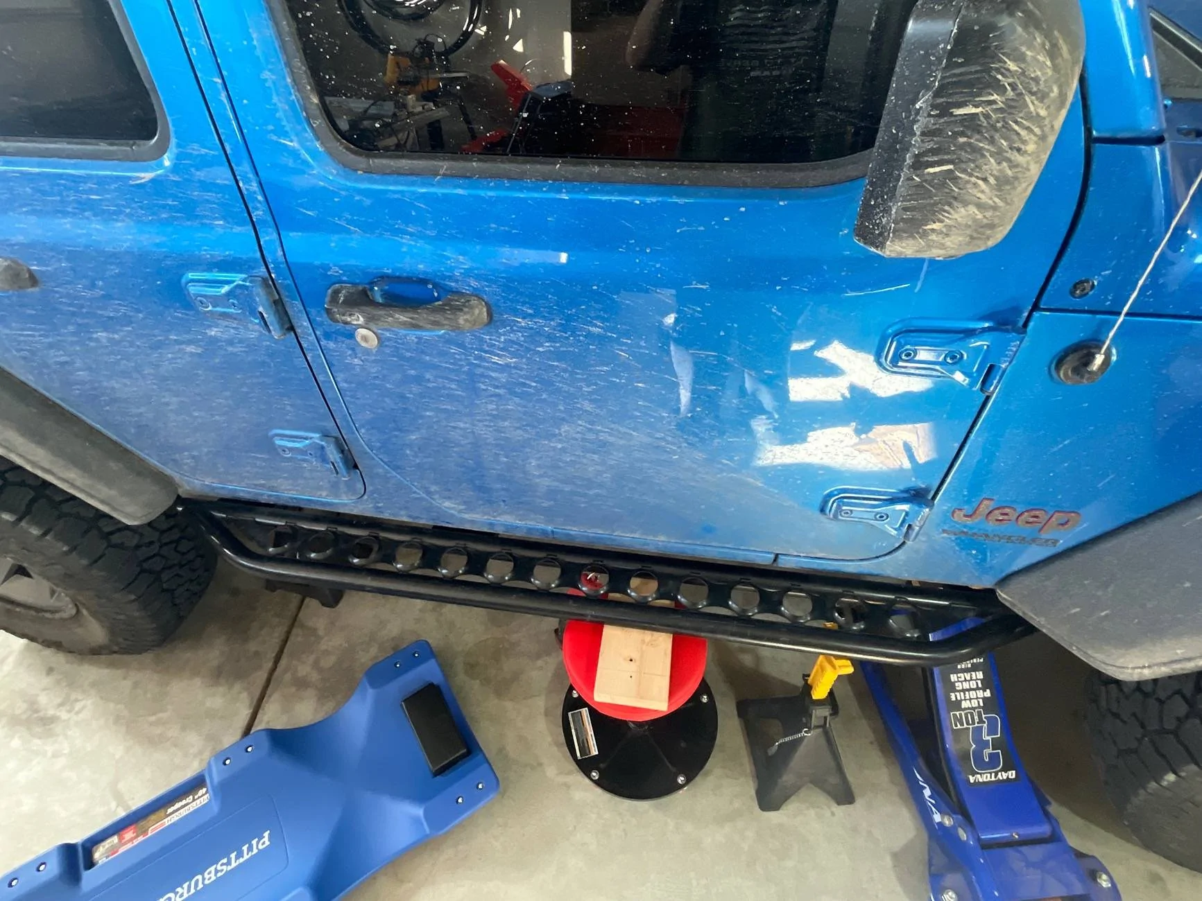 Jeep Wrangler JL Body mount bolts normal or reverse threaded? imag