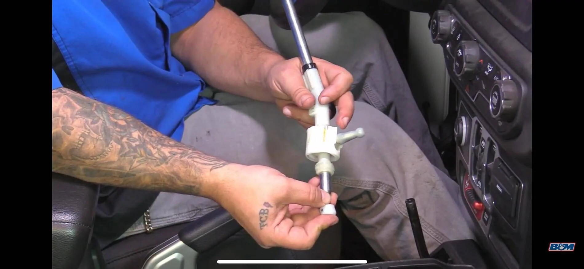 Jeep Wrangler JL Shifter linkage bushing (6 speed) IMG_6256