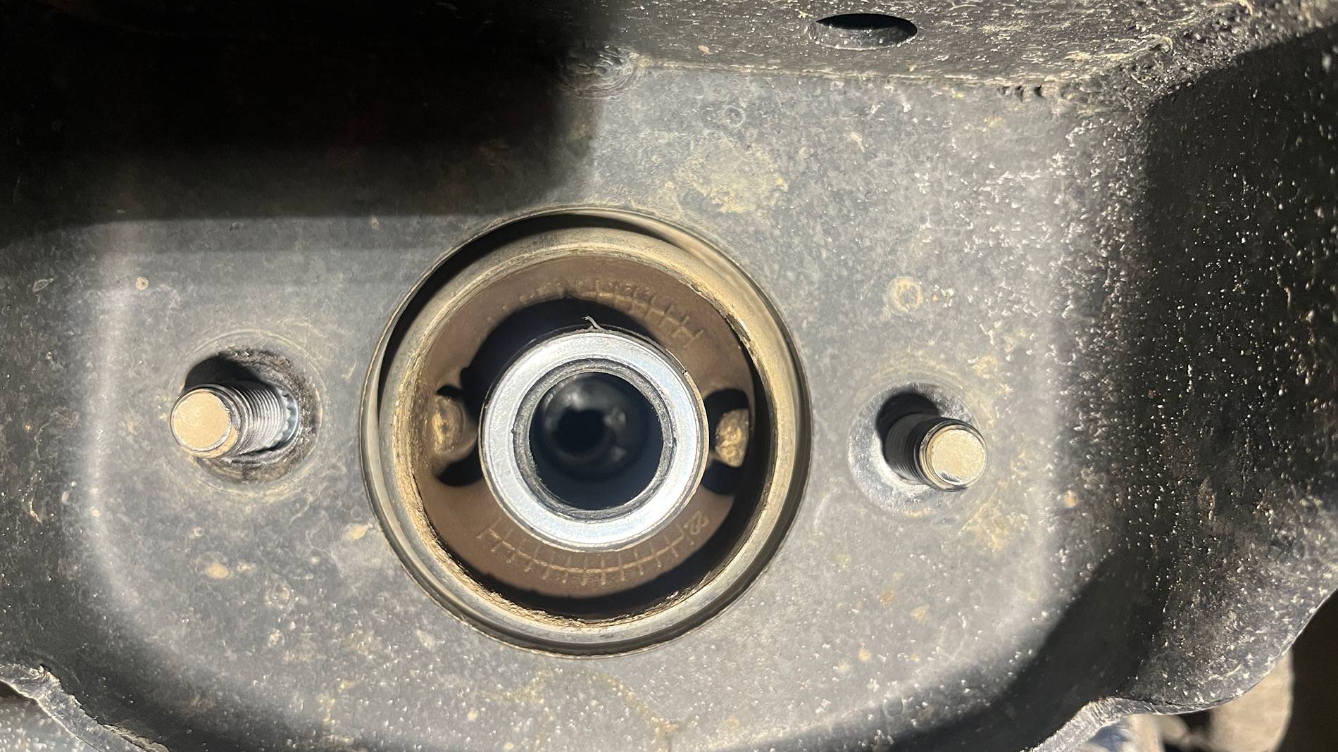Jeep Wrangler JL Body mount bolts normal or reverse threaded? IMG_3550