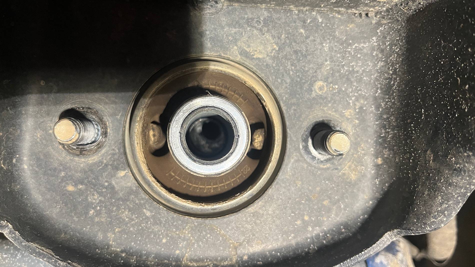 Jeep Wrangler JL Body mount bolts normal or reverse threaded? IMG_3551