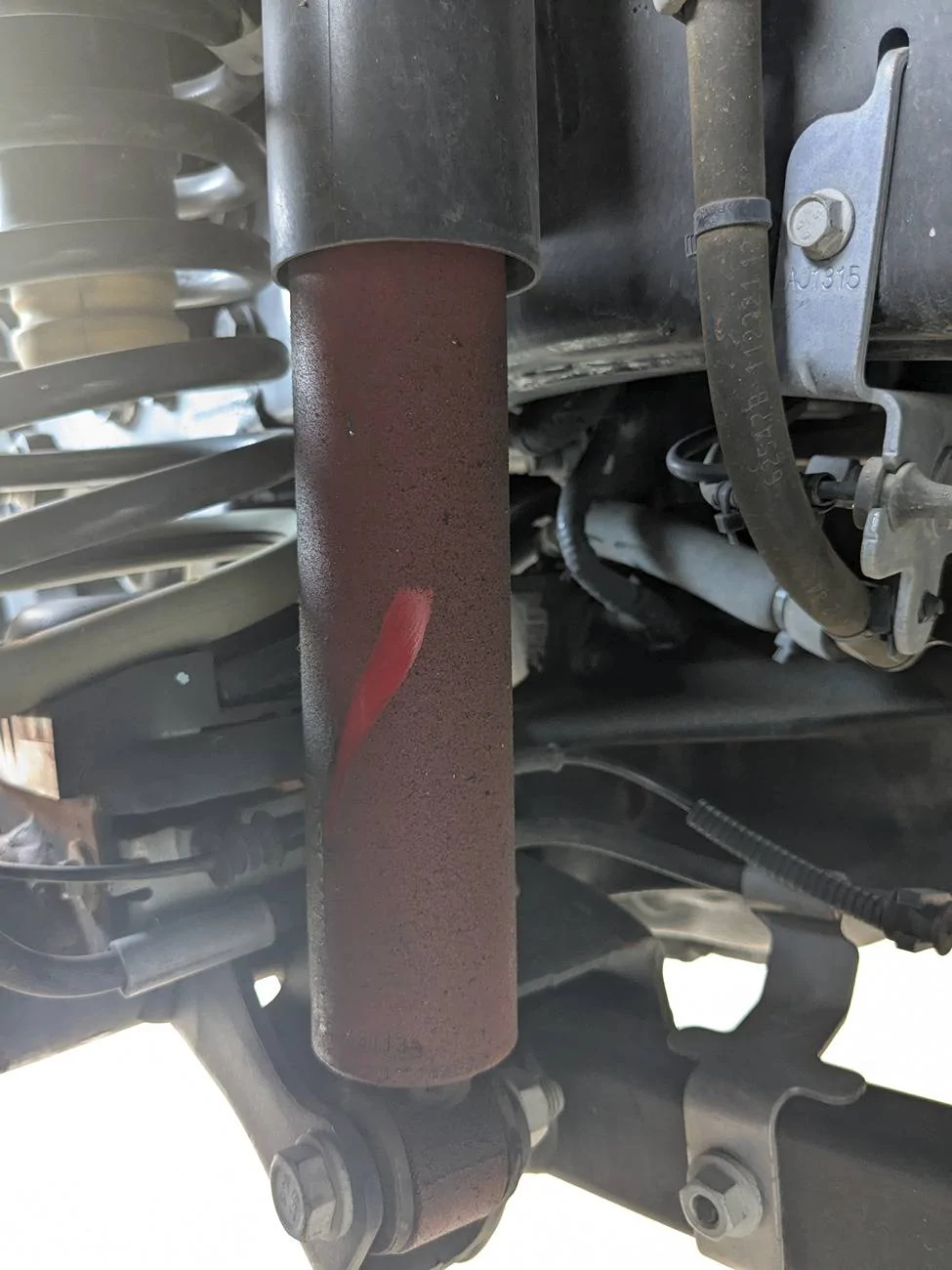 Jeep Wrangler JL Is shock absorber "sweat" or "mist" normal? PXL_20250114_234104286