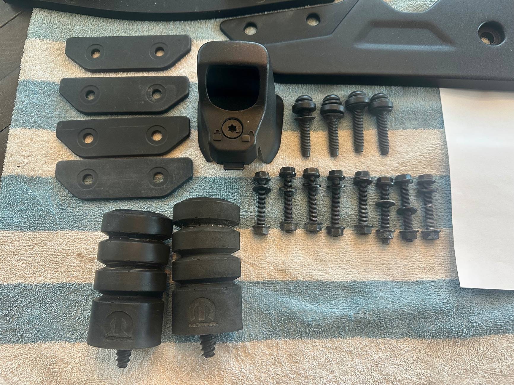 Jeep Wrangler JL Mopar HD Tire Carrier reinforcement bracket 72E1D1F0-DAEB-4A68-BF09-2E94266B7152