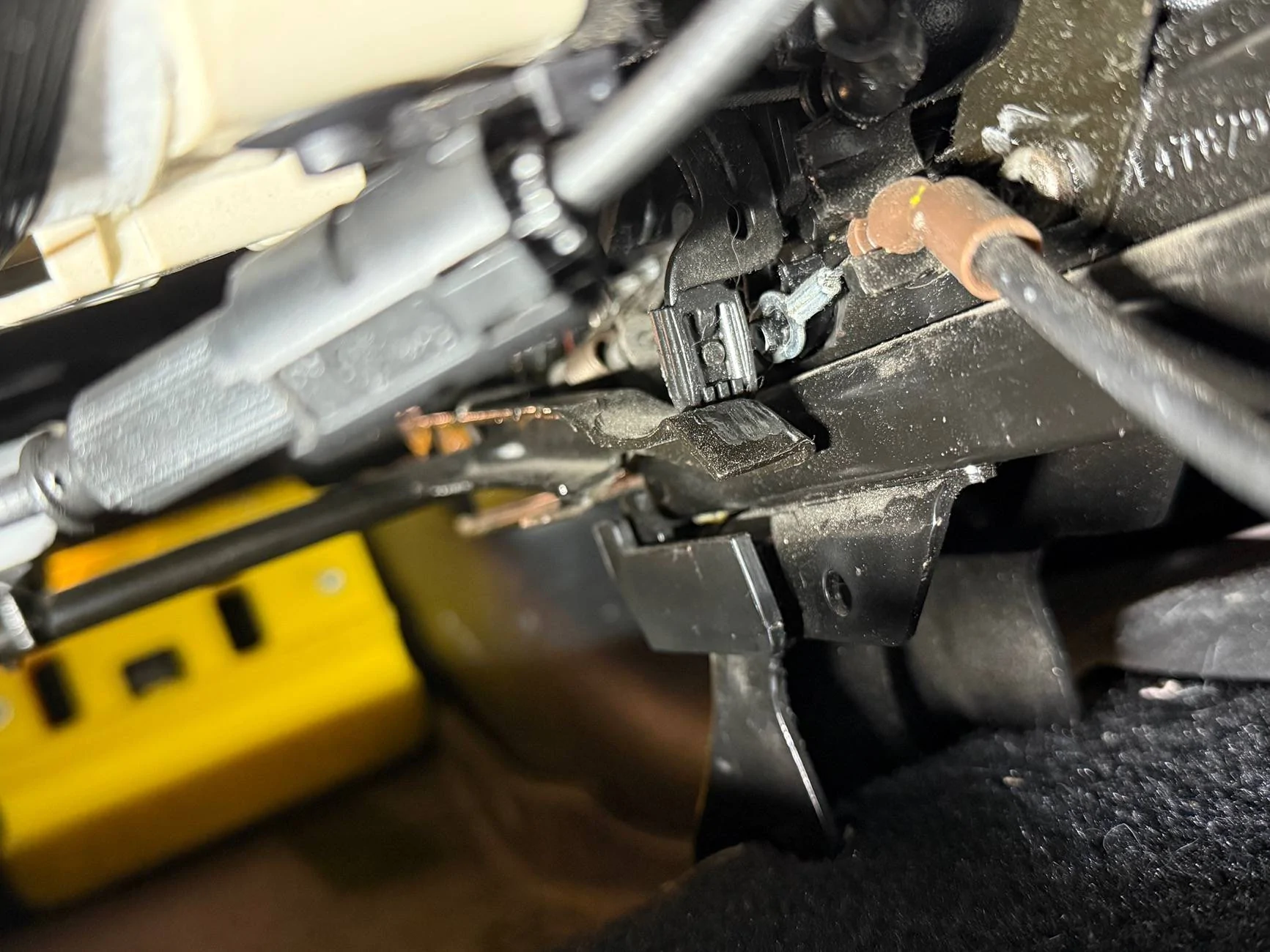 Jeep Wrangler JL Passenger seat stuck again IMG_0086