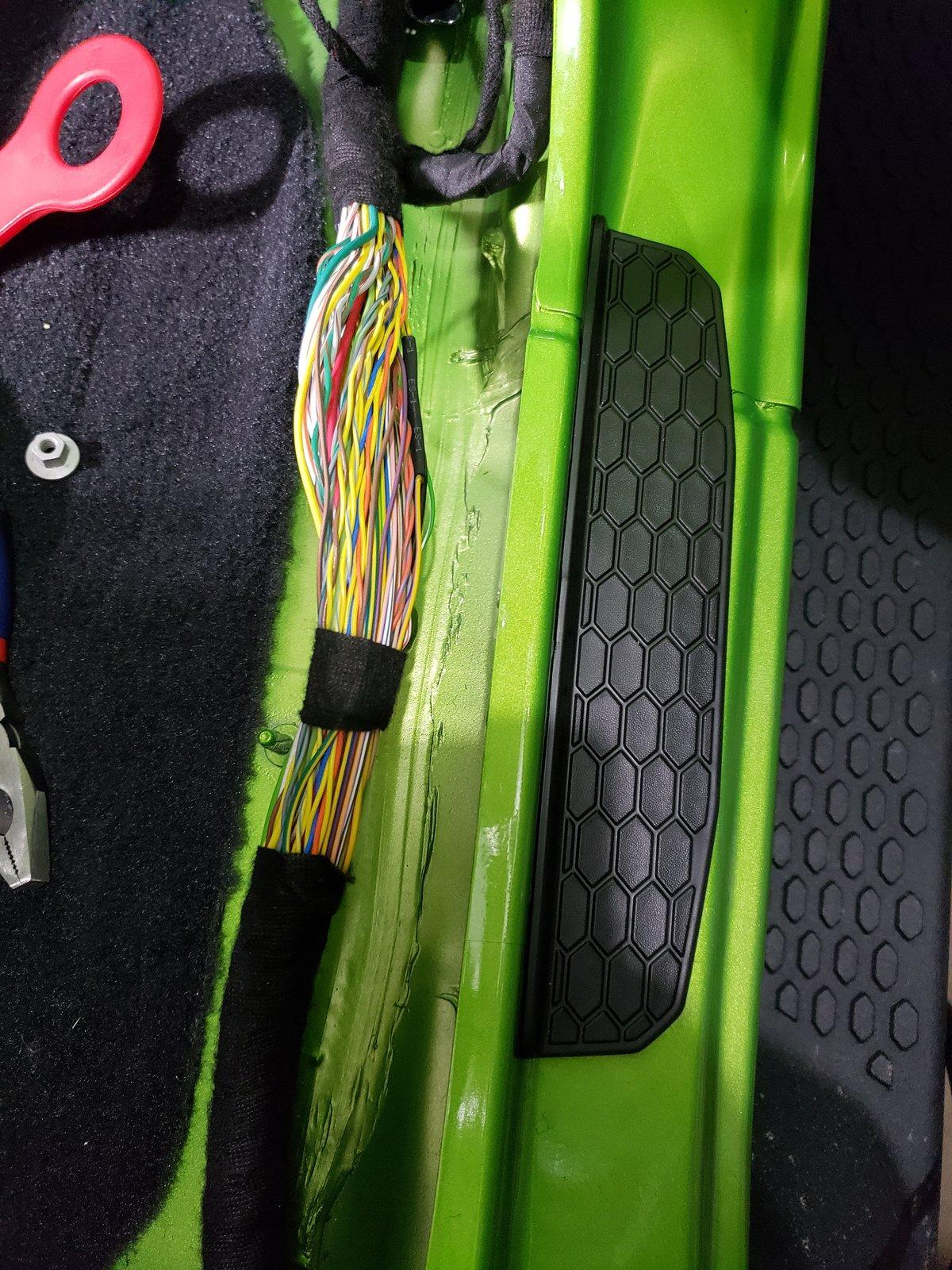 Jeep Wrangler JL Adding an Aftermarket Amp(s) 20181009_234401