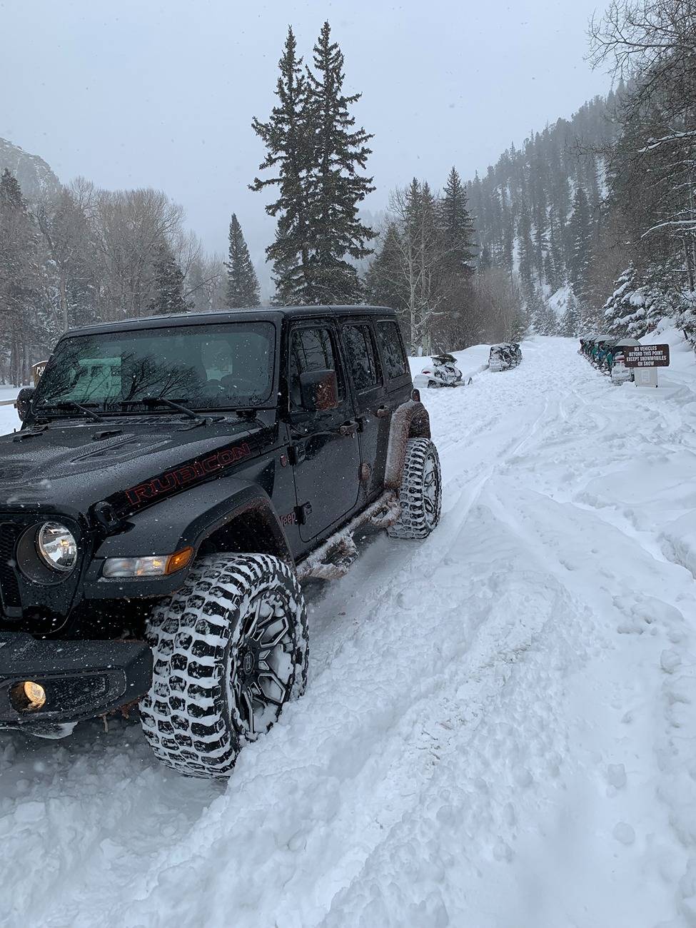 Jeep Wrangler JL Driving a Rubicon in the Snow IMG_3971.JPG