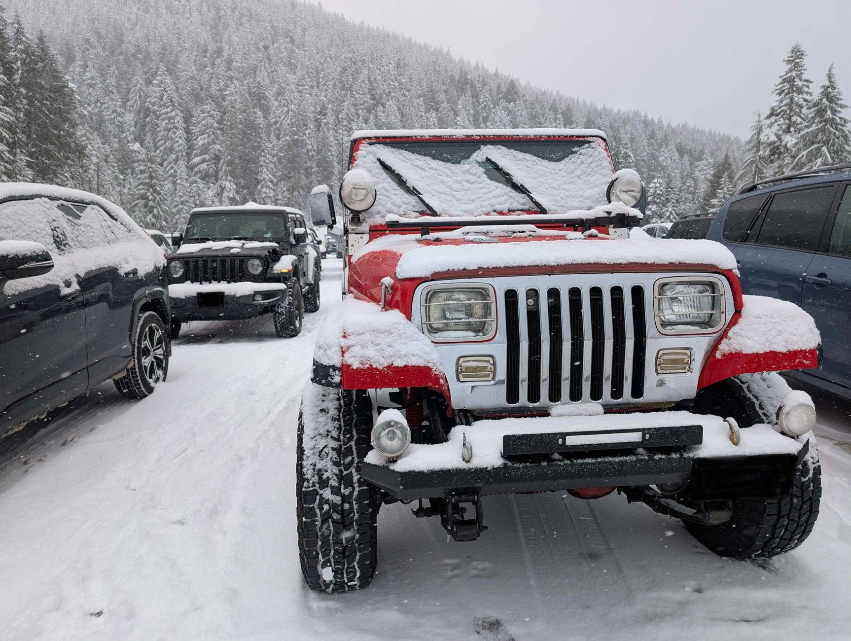 Jeep Wrangler JL Driving a Rubicon in the Snow DABB1D07-93B6-4701-A395-14D7989E96C9