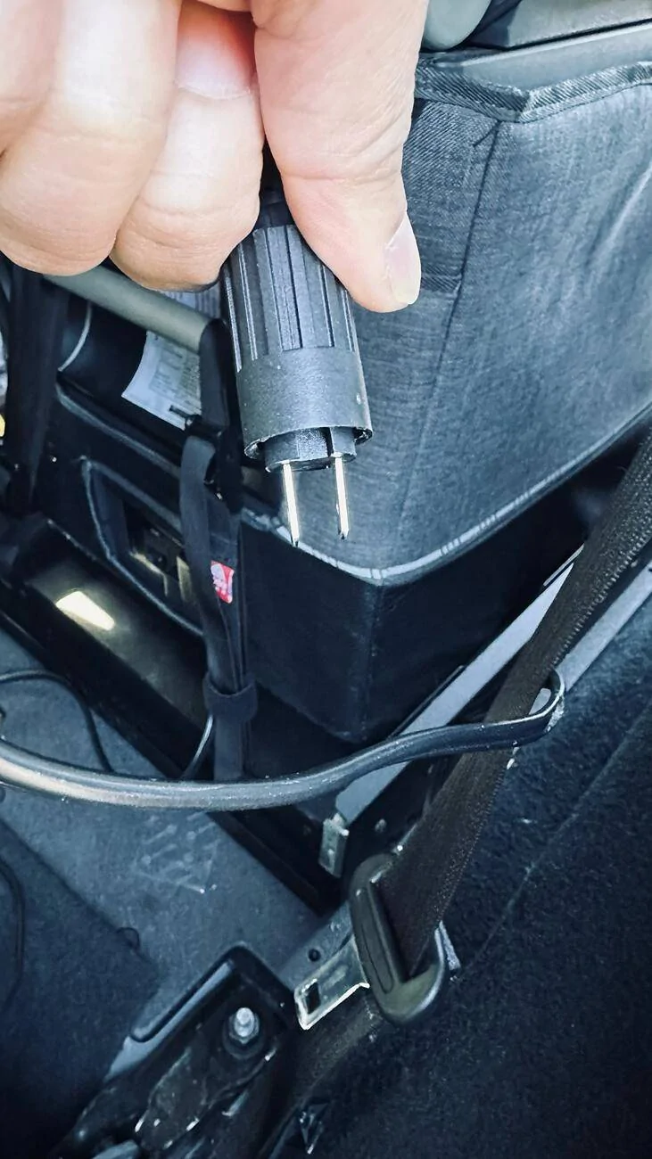 Jeep Wrangler JL barrel connector to connect Jackery input to ARB threaded socket tempImagePEbMD2