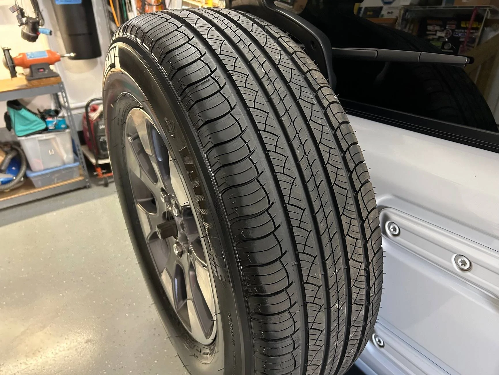 Jeep Wrangler JL Tires Stock Size IMG_5003
