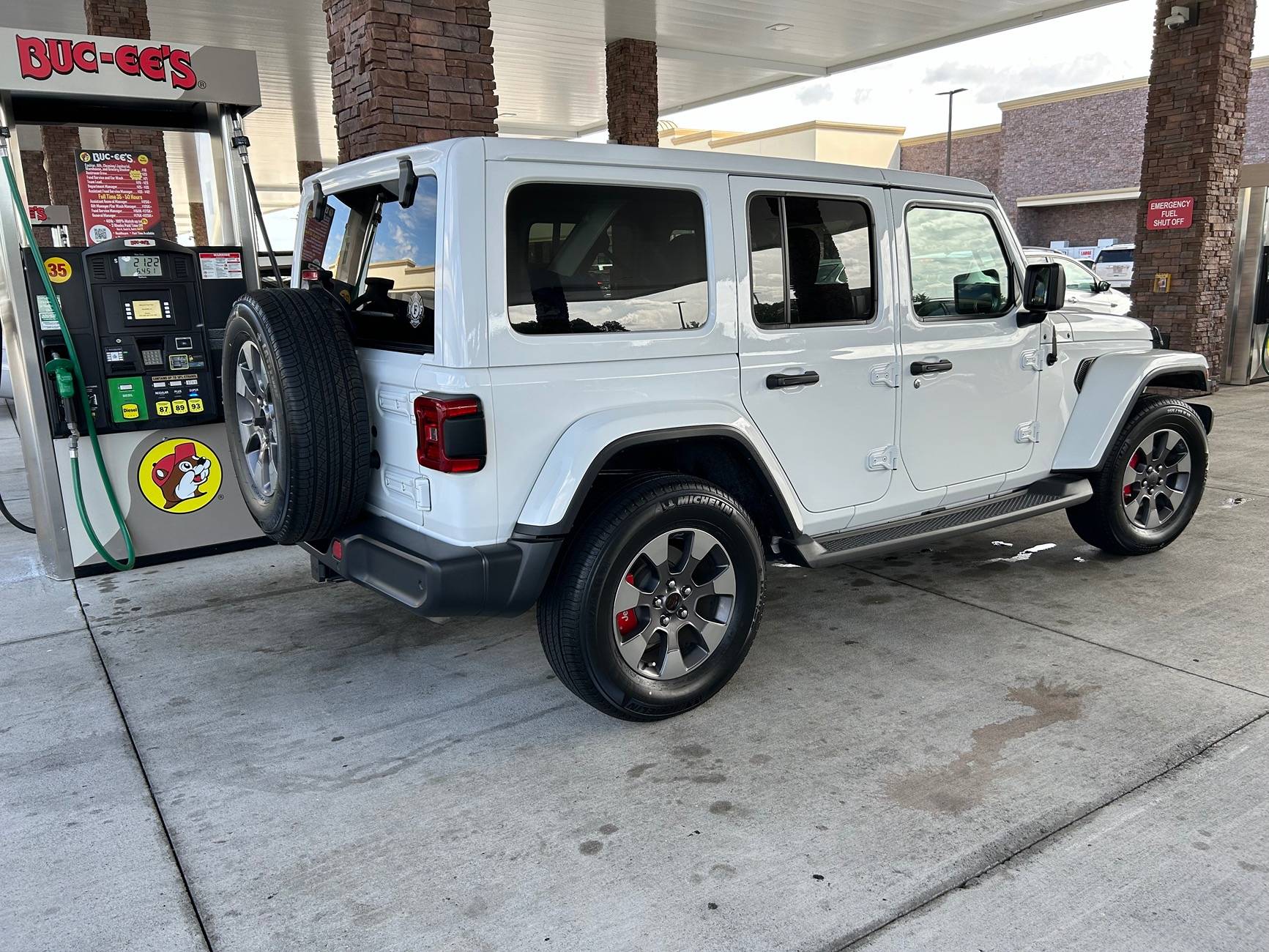 Jeep Wrangler JL Tires Stock Size IMG_5010
