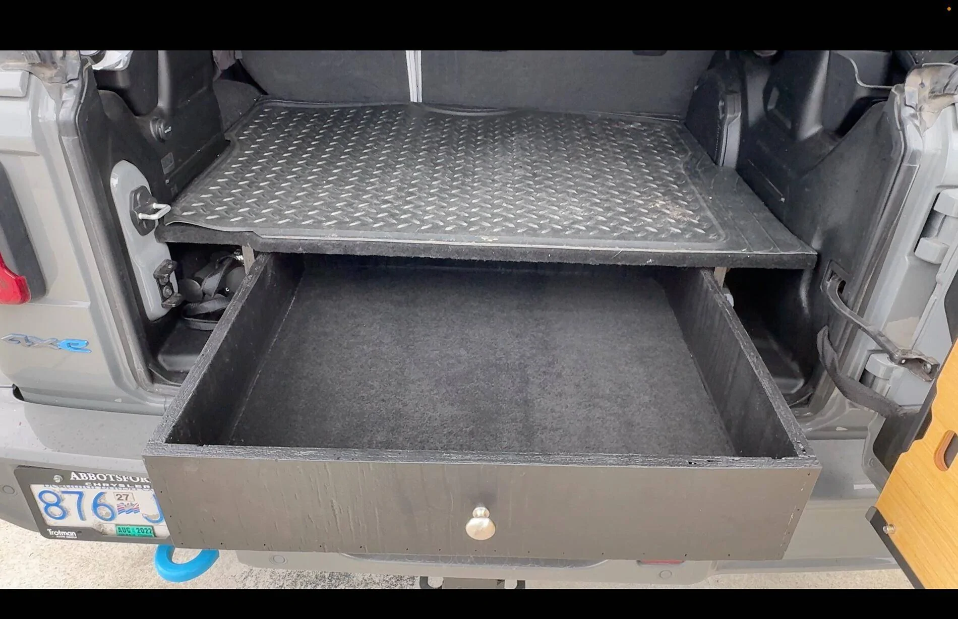 Jeep Wrangler JL Best solution to create a flat load floor with the seats down. Screenshot 2025-02-09 at 10.54.59 PM