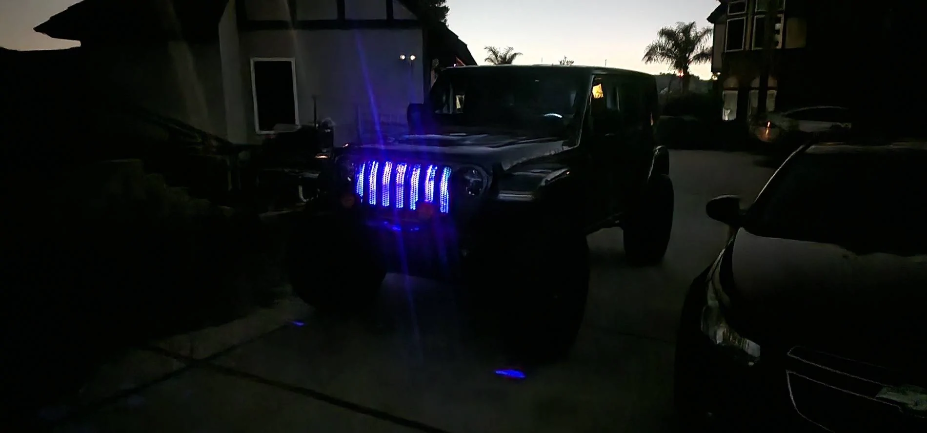 Jeep Wrangler JL Grill insert removal 20240726_221327