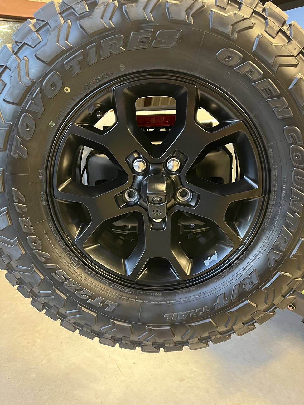 Jeep Wrangler JL Oversized Spare Tire problem IMG_2303