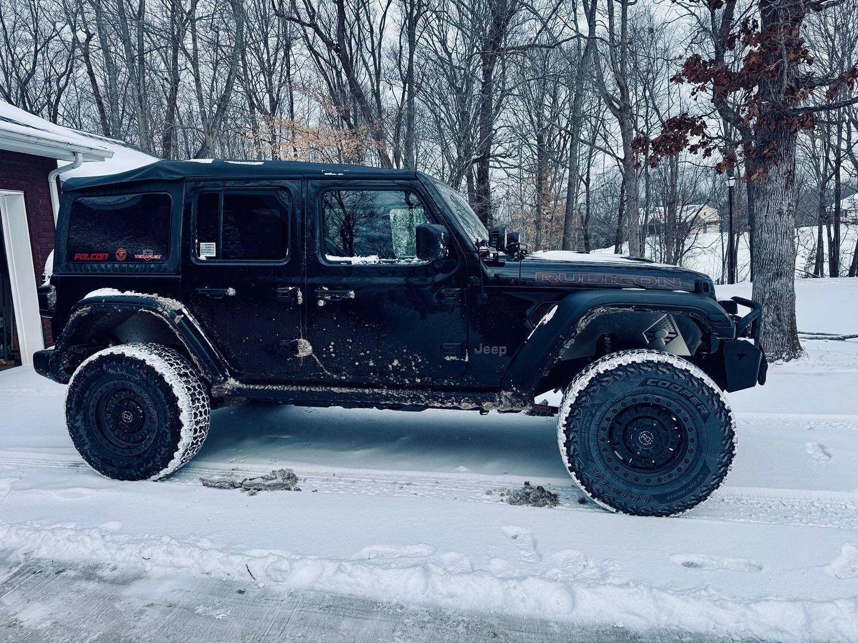 Jeep Wrangler JL Cooper Discoverer® Stronghold™ AT IMG_3513