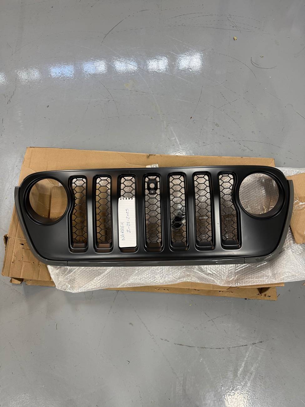 Jeep Wrangler JL OEM MOPAR SATIN PERFORMANCE GRILL IMG_5483