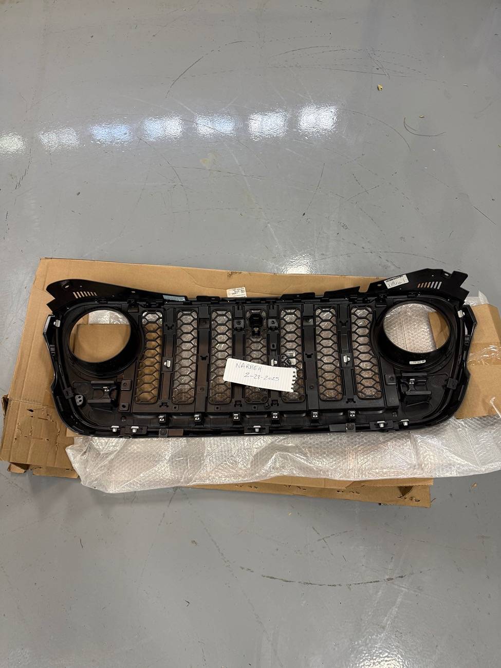 Jeep Wrangler JL OEM MOPAR SATIN PERFORMANCE GRILL IMG_5484