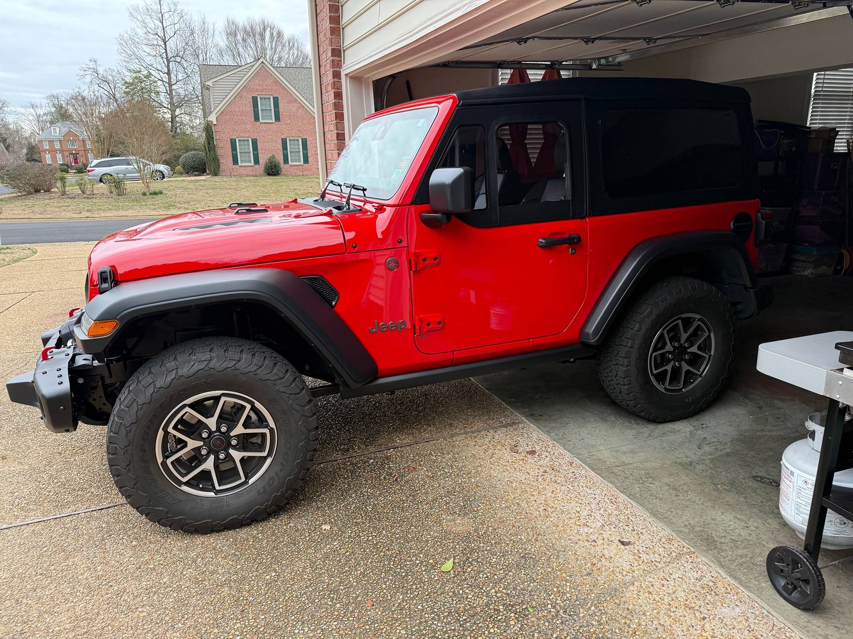 Jeep Wrangler JL Removing RUBICON Hood Decals IMG_0090