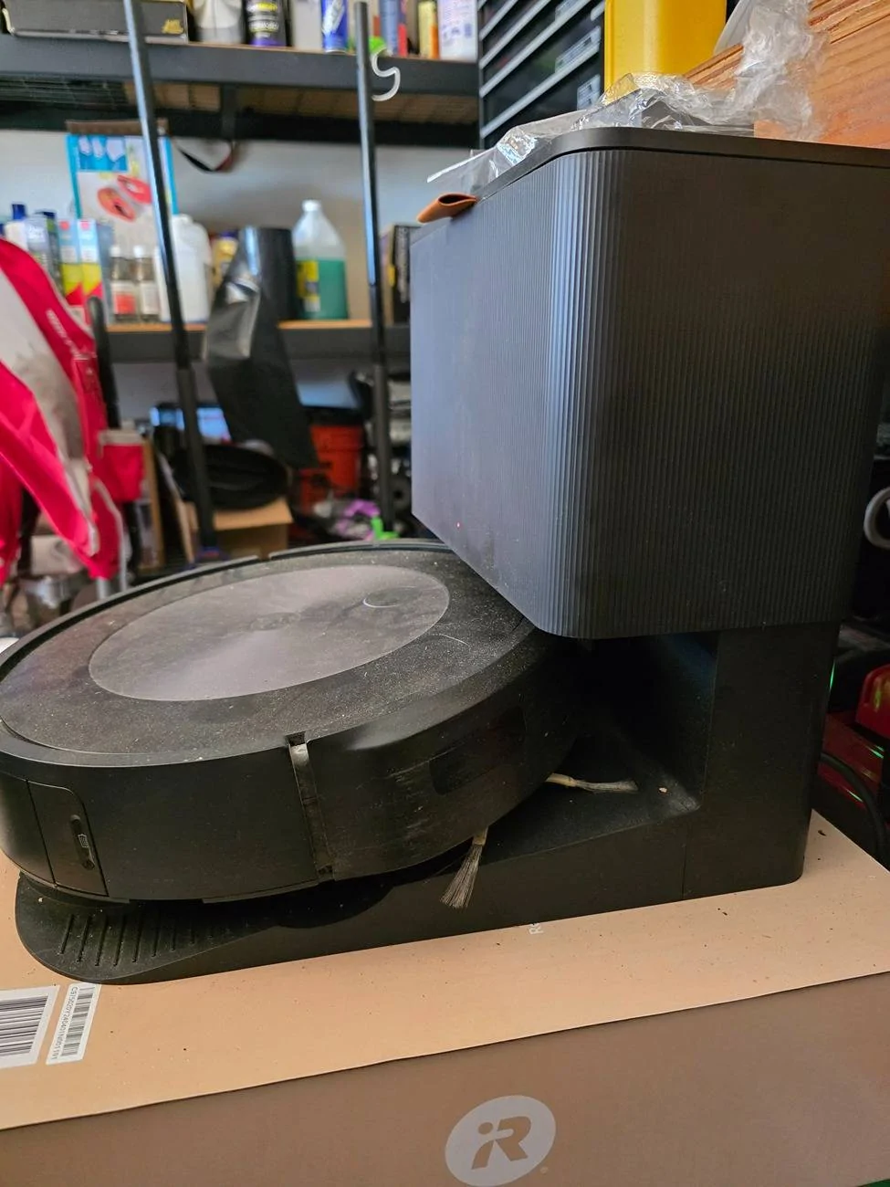 Jeep Wrangler JL Roomba j7 vacuum robot 20250308_132913