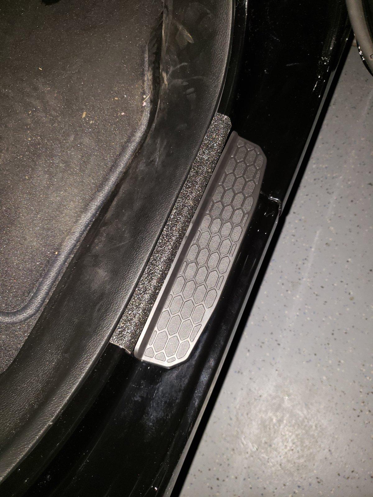 Jeep Wrangler JL Grip tape for door sill 20181010_203001
