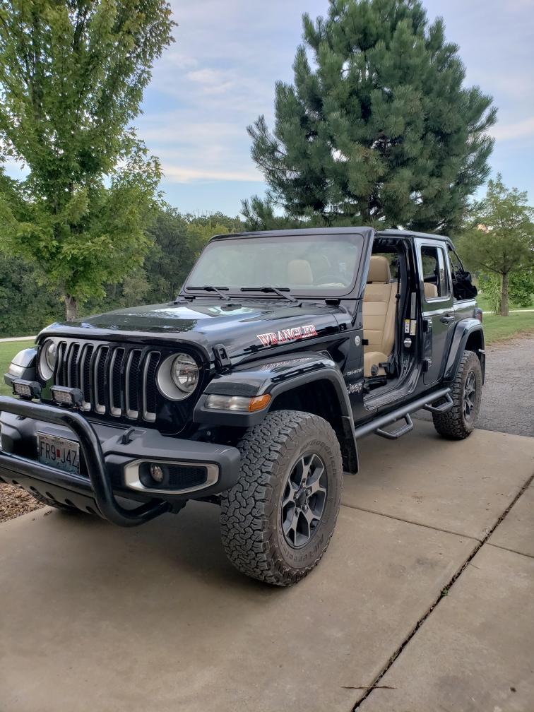 Jeep Wrangler JL Sahara plastic front bumper 20180918_175220