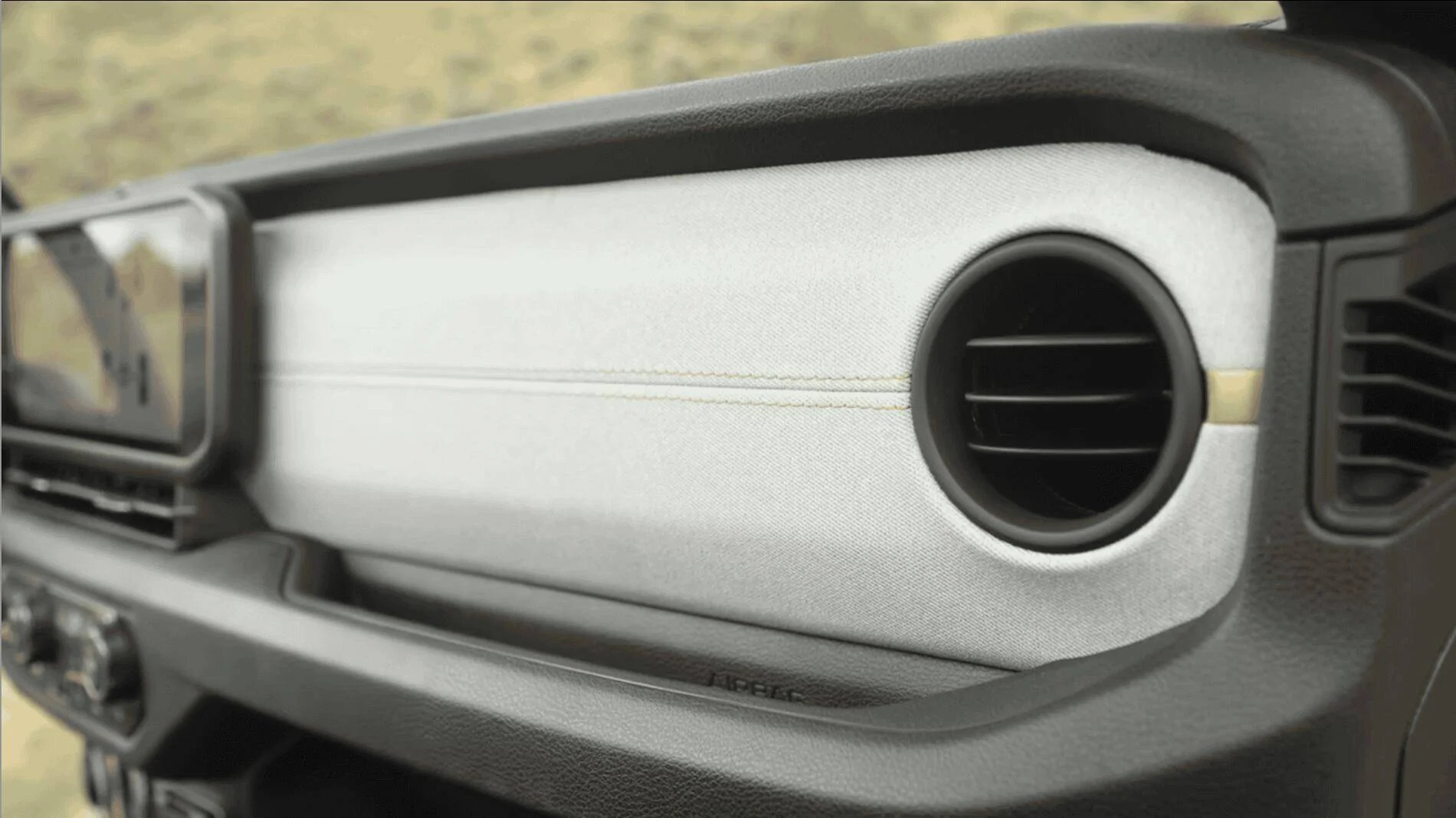 Jeep Wrangler JL Cloth dash... good or bad? Screenshot 2025-03-11 at 09.38.35