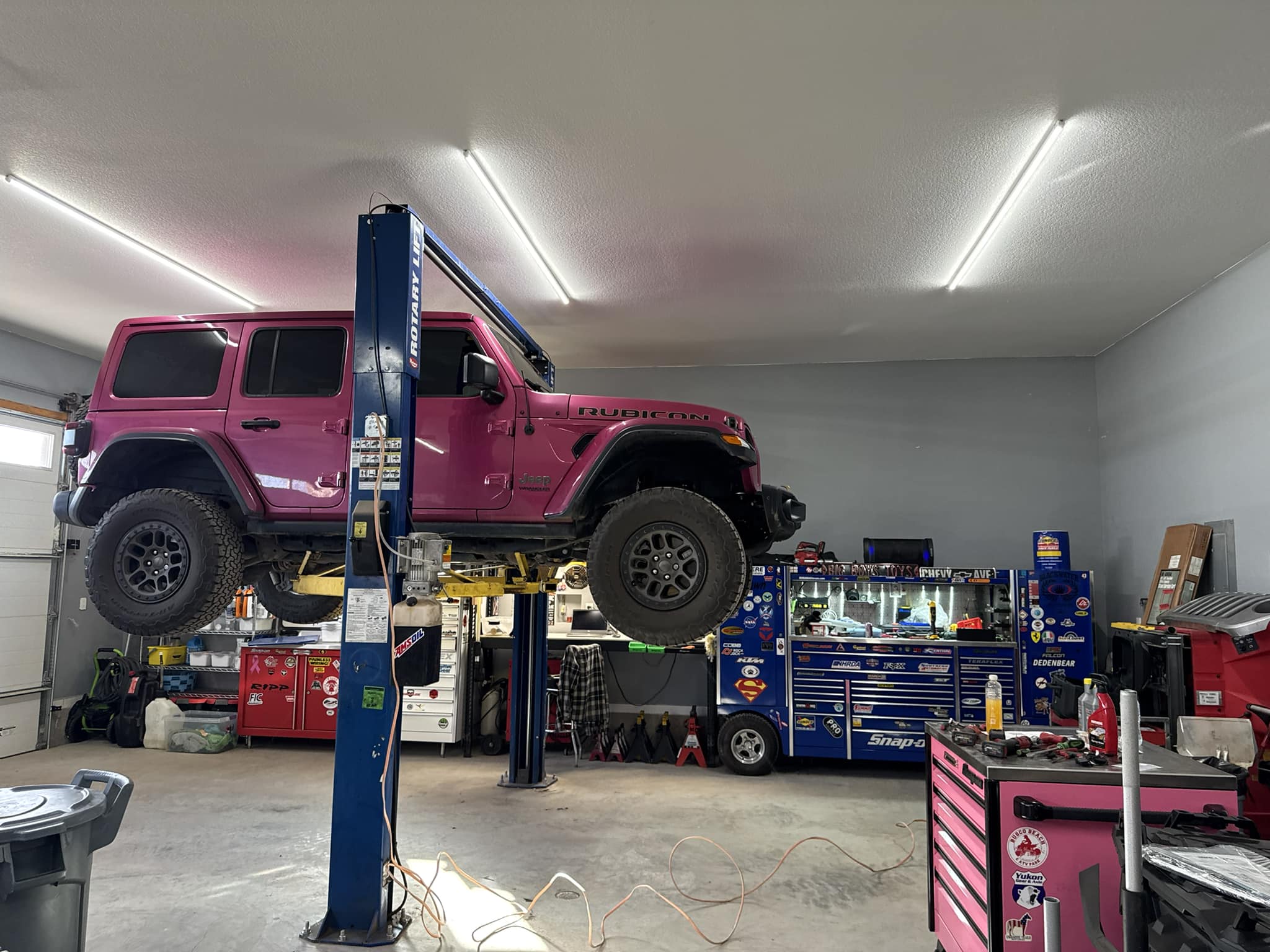 Jeep Wrangler JL Garage is ready for work. 483602526_625094750680374_9102469624442271060_n