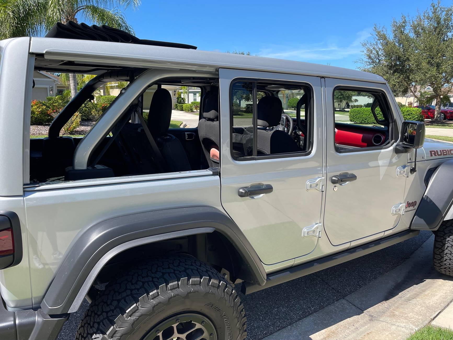 Jeep Wrangler JL Do you prefer pre or post 2024 JL dash? IMG_8812