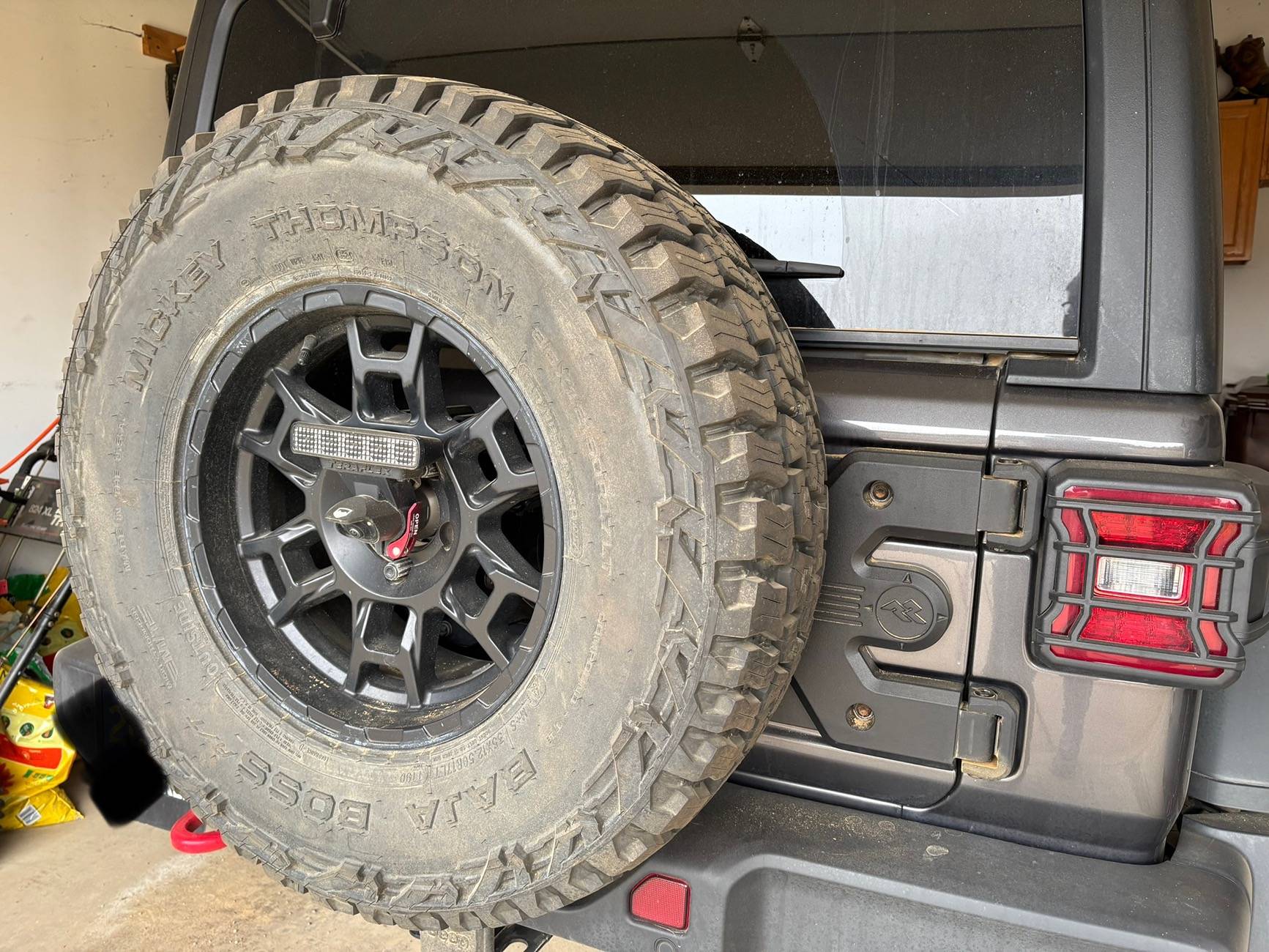 Jeep Wrangler JL Rugged Ridge Spartacus HD Hinges IMG_0364