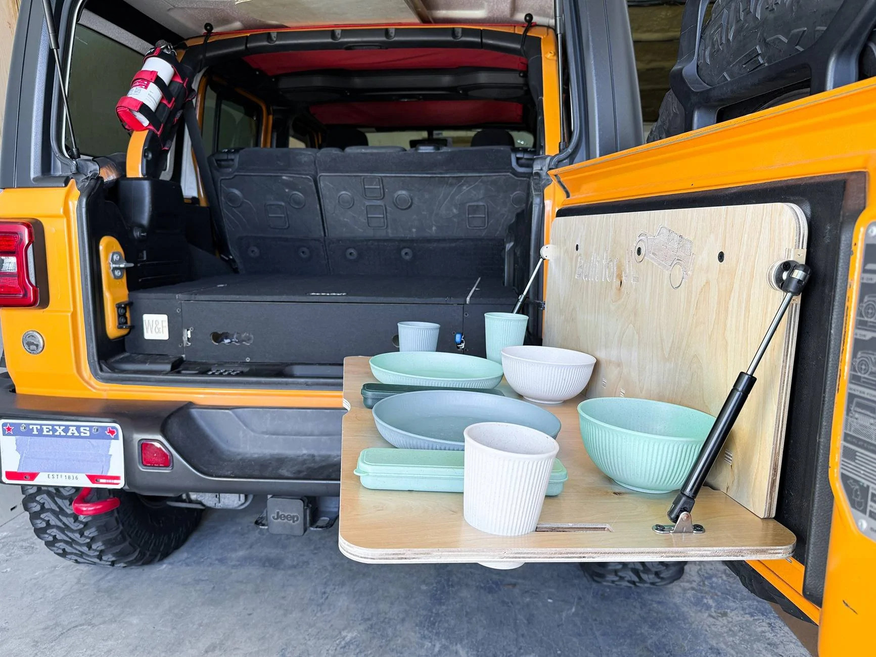 1-tailgate-table-for-wrangler-4xe.webp