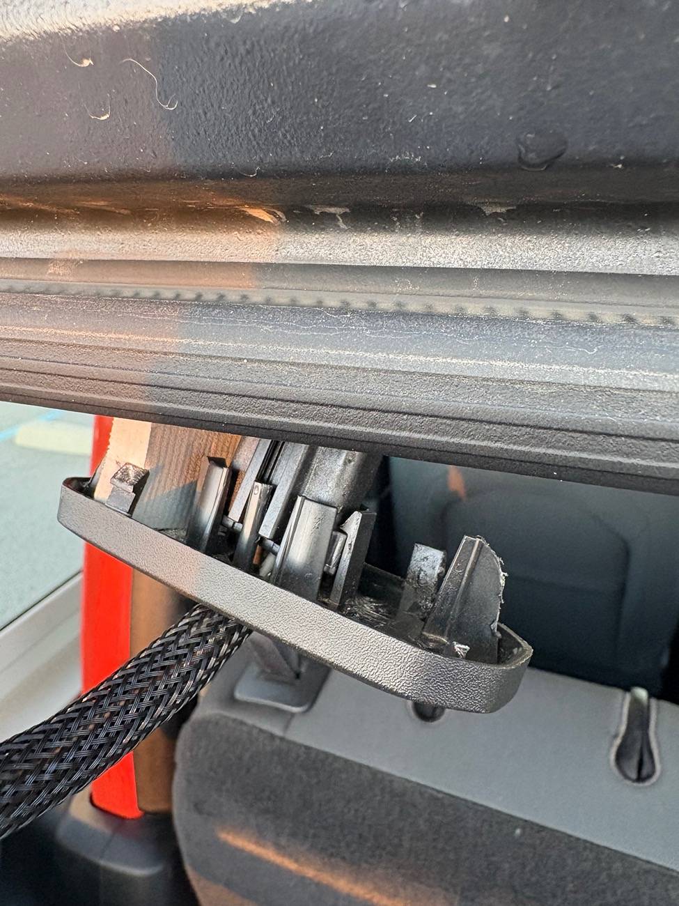 Jeep Wrangler JL JL wire access hole plug IMG_2123