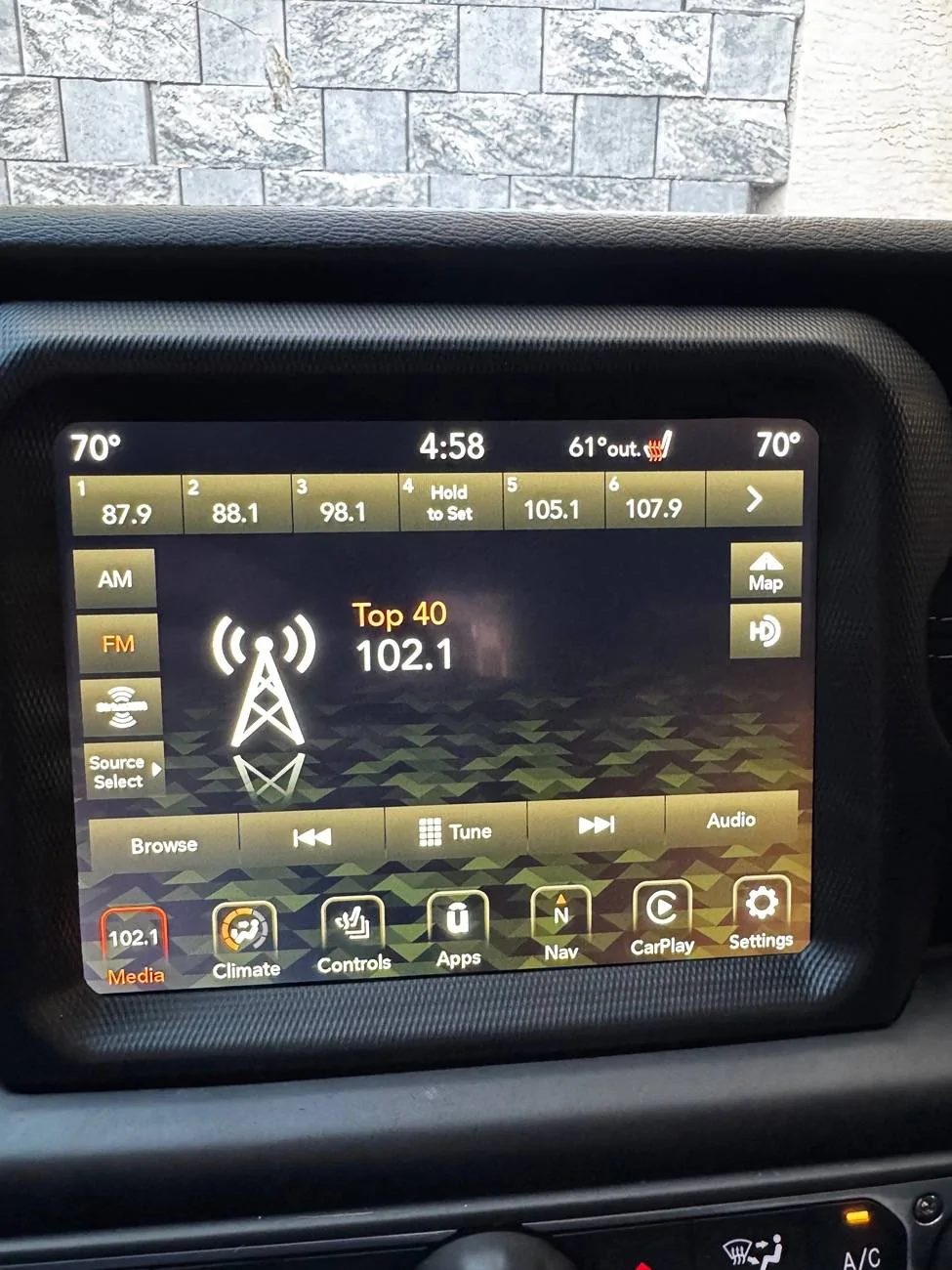 Jeep Wrangler JL Uconnect Display Issues - Red Lines IMG_5573