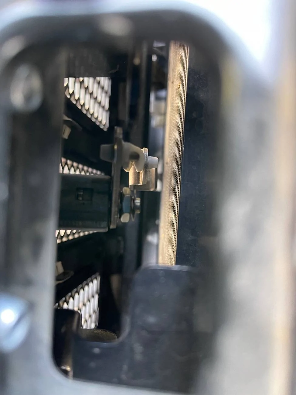 Jeep Wrangler JL Bolt lock failure. Mechanism flops around :( IMG_3619