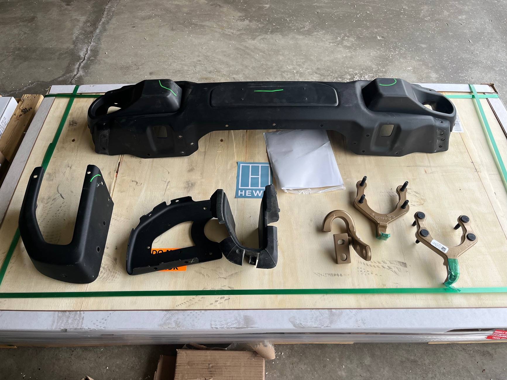 Jeep Wrangler JL Mopar Steel Front bumper mounting brackets WANTED IMG_5443