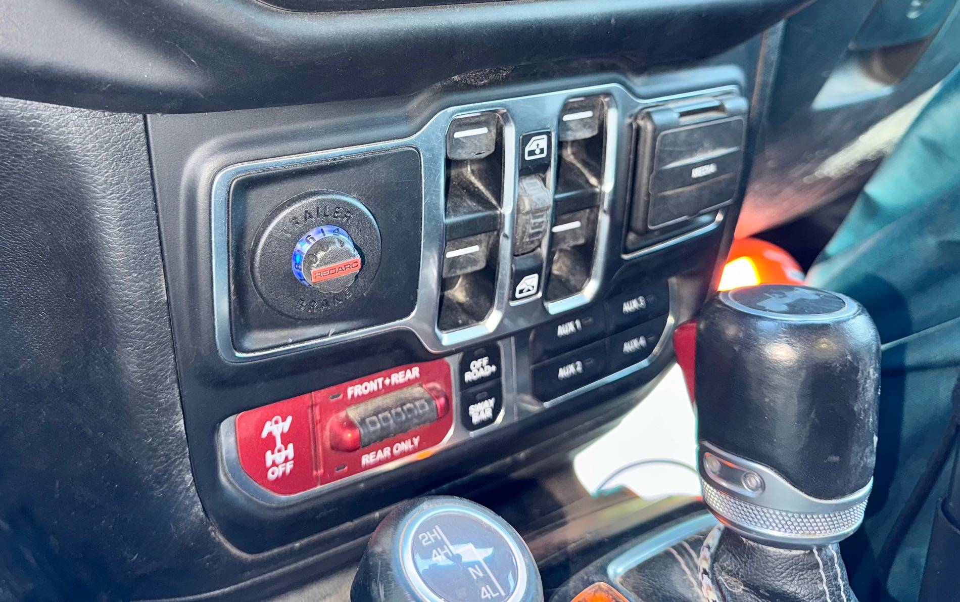 Jeep Wrangler JL Mopar or RedArc brake controller? IMG_3694