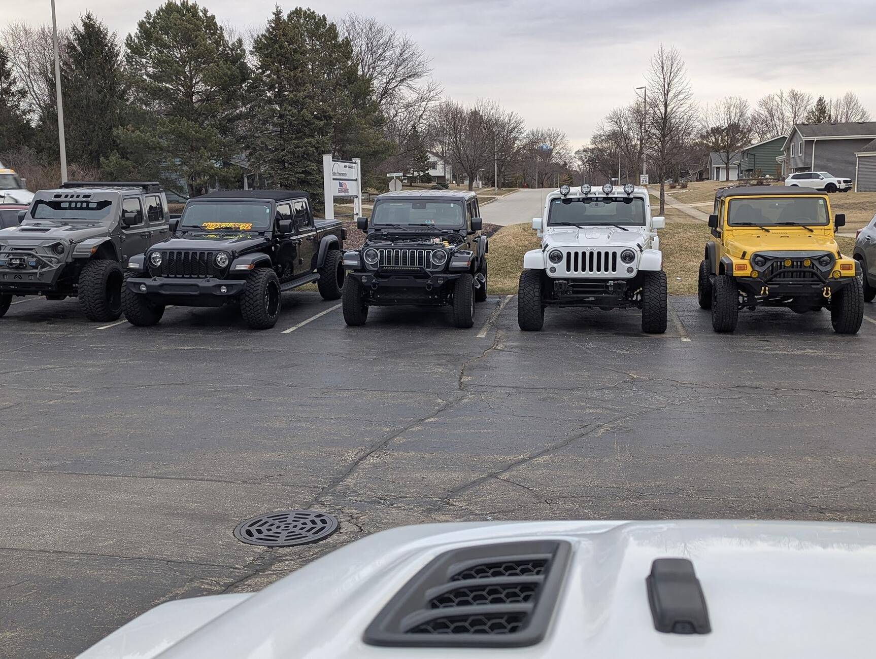 Jeep Wrangler JL Jeeps parking next to Jeeps... post yours! 1743090785280-1t