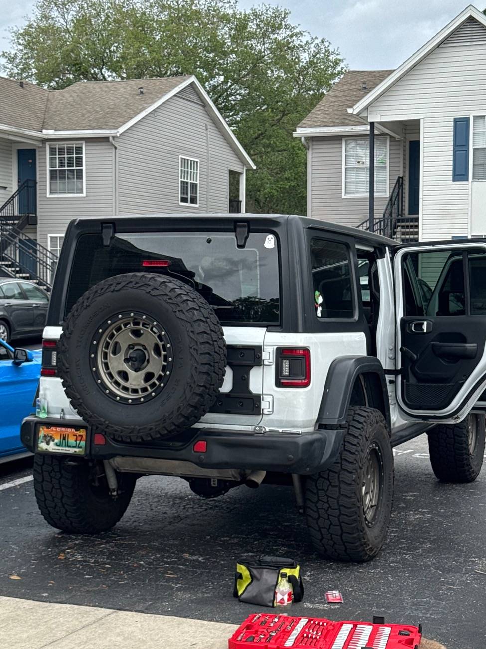 Jeep Wrangler JL $80 Amazon Tailgate Reinforcement VS. Mopar IMG_4182
