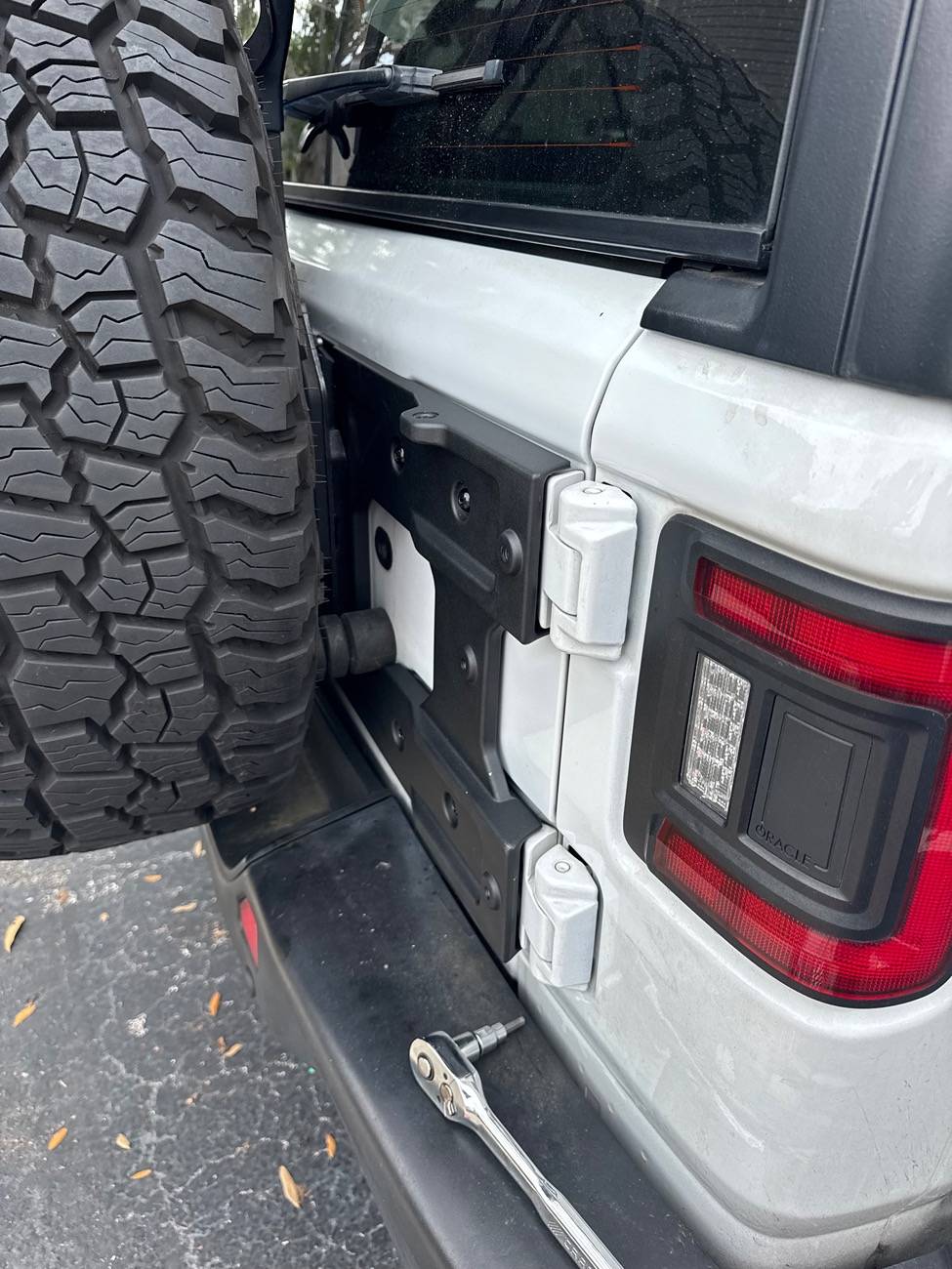 Jeep Wrangler JL $80 Amazon Tailgate Reinforcement VS. Mopar IMG_4181