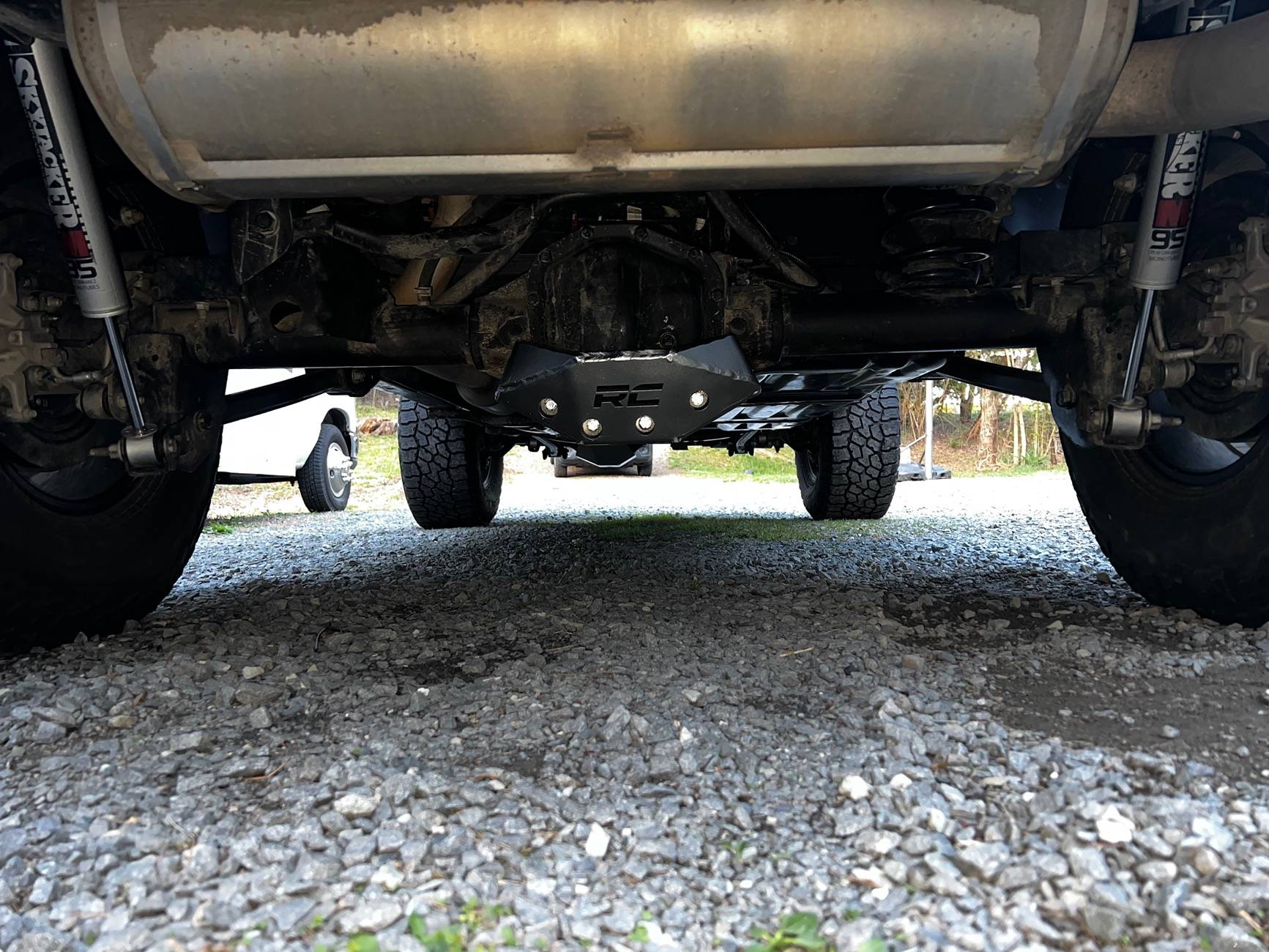 Jeep Wrangler JL Fixing the ugly gap on rough country diff skids IMG_1754