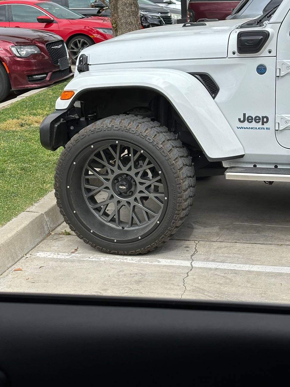 Jeep Wrangler JL Jeeps parking next to Jeeps... post yours! IMG_0692