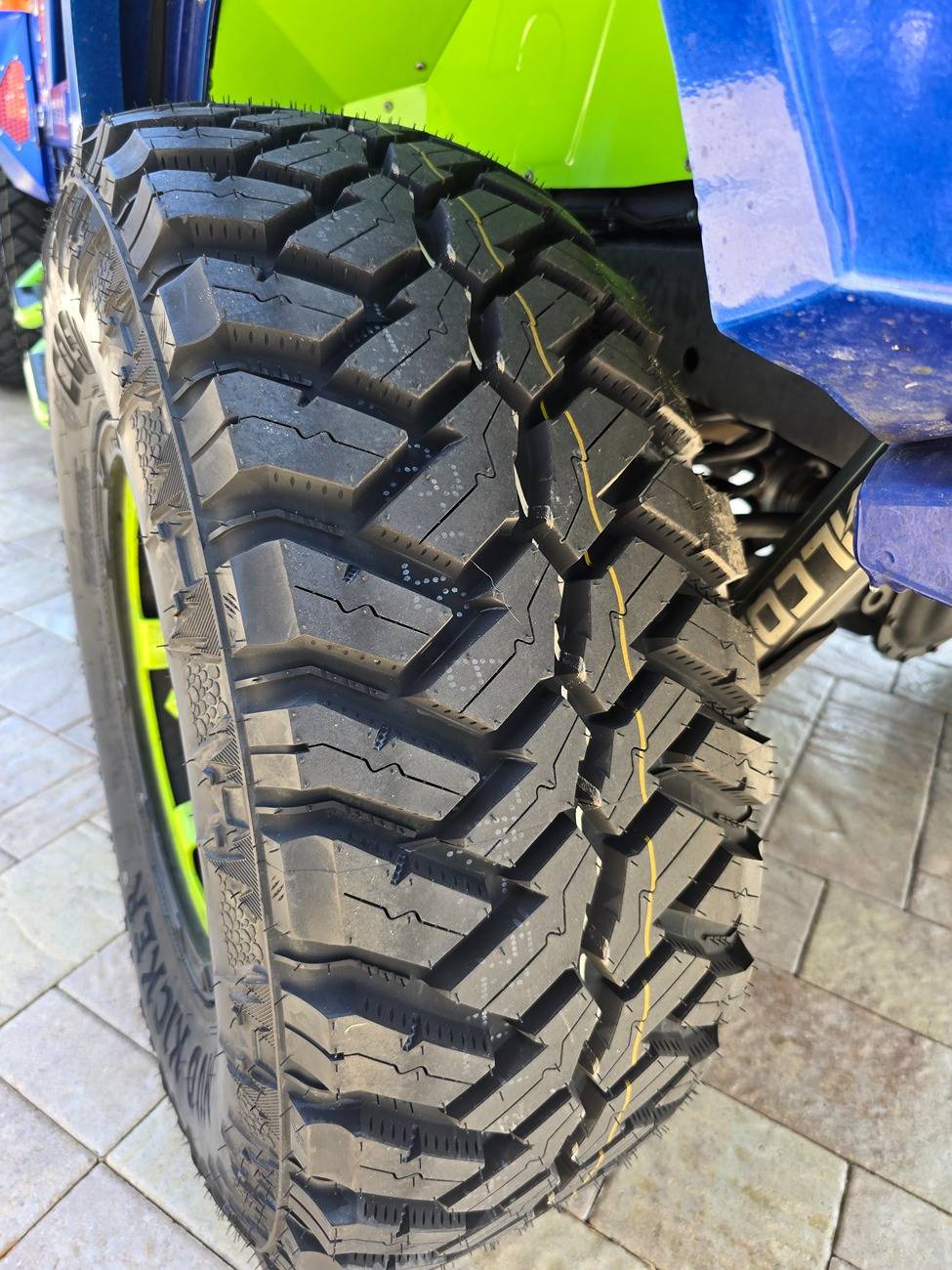 Jeep Wrangler JL Cosmo Mud Kicker Tires 20250403_145011