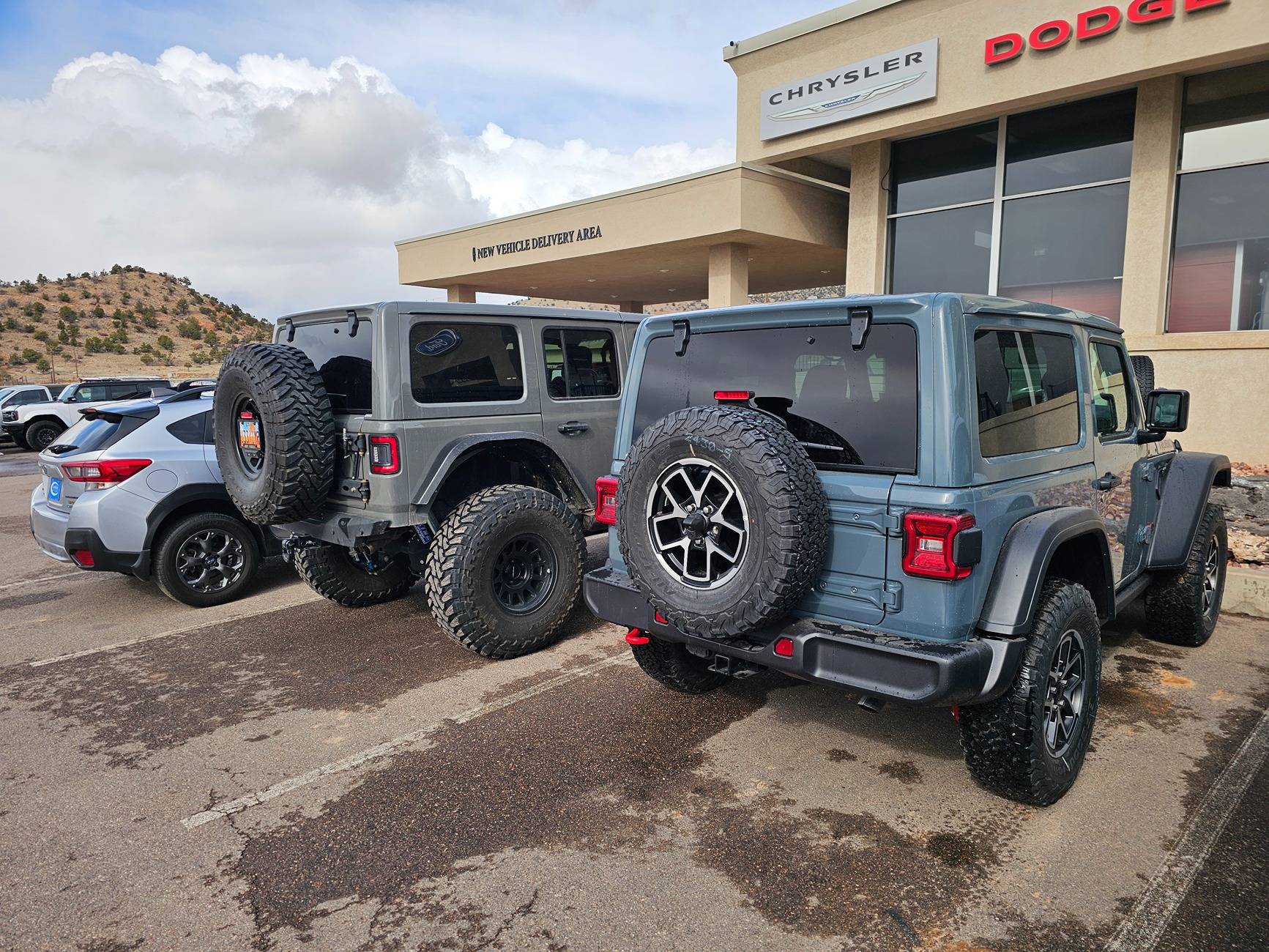 Jeep Wrangler JL Jeeps parking next to Jeeps... post yours! New 2