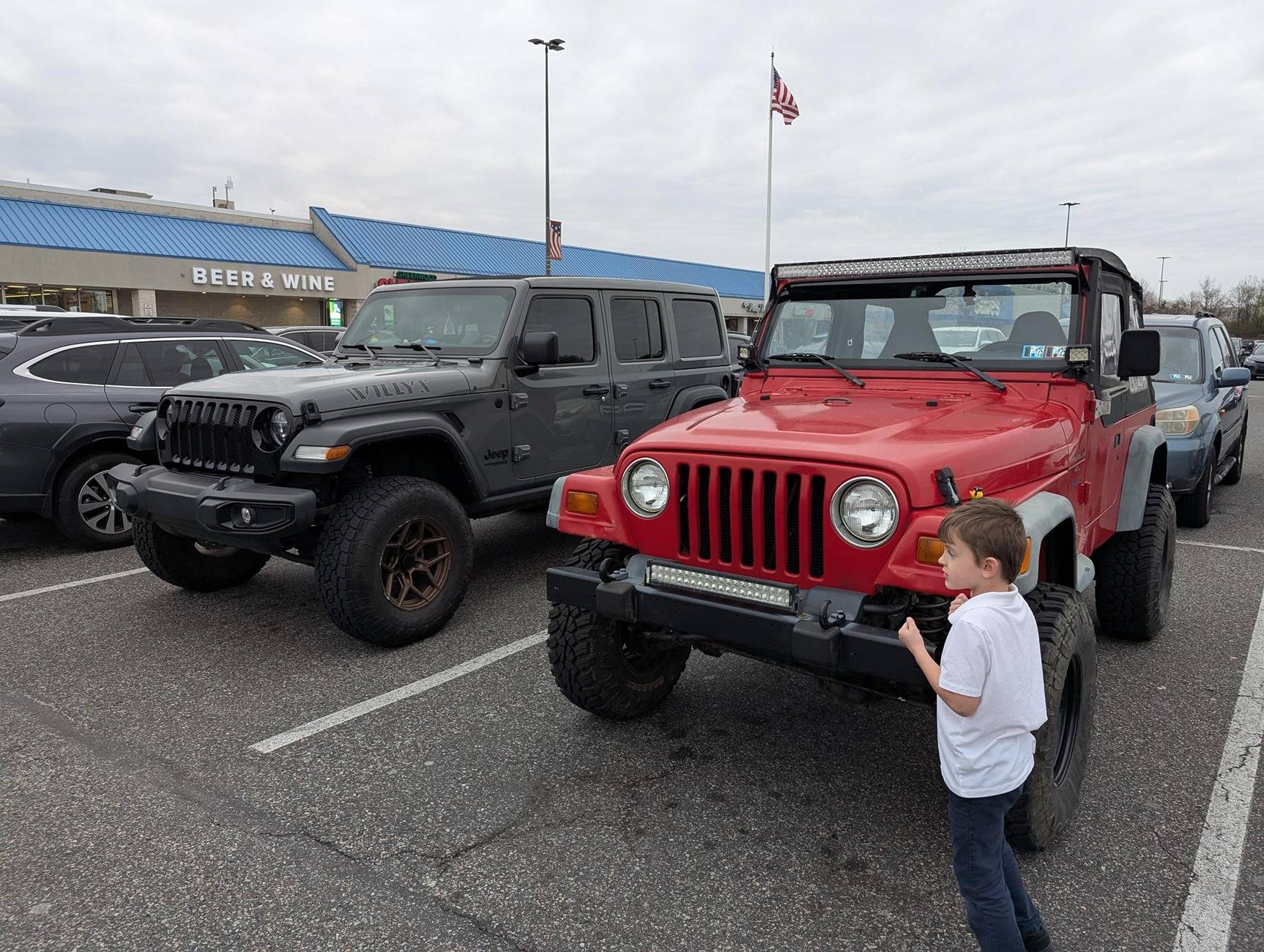 Jeep Wrangler JL Jeeps parking next to Jeeps... post yours! PXL_20250402_213335473