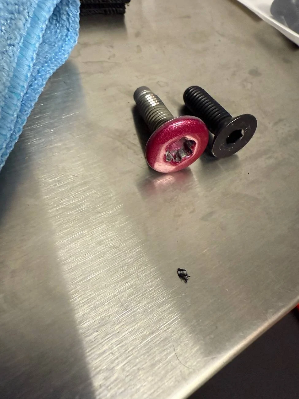 Jeep Wrangler JL Help w/ Exterior Door Hinge Bolts IMG_2748