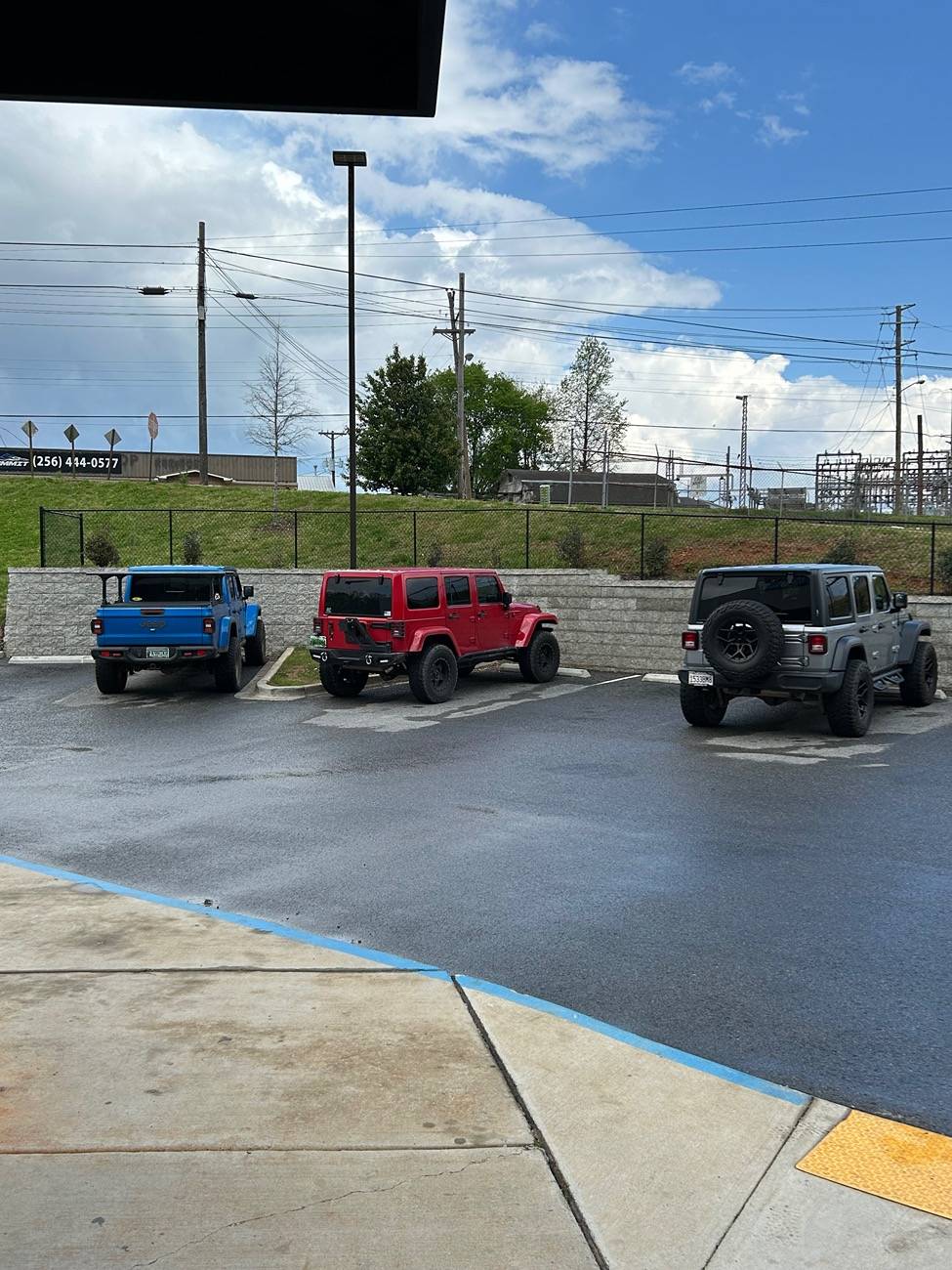 Jeep Wrangler JL Jeeps parking next to Jeeps... post yours! IMG_5924