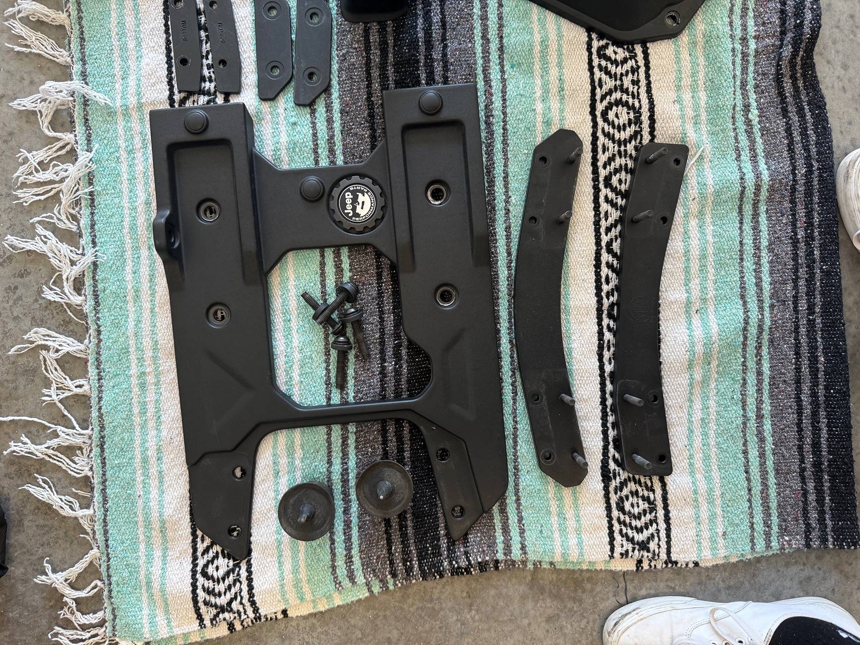 Jeep Wrangler JL Rubicon XR tailgate parts! IMG_6523