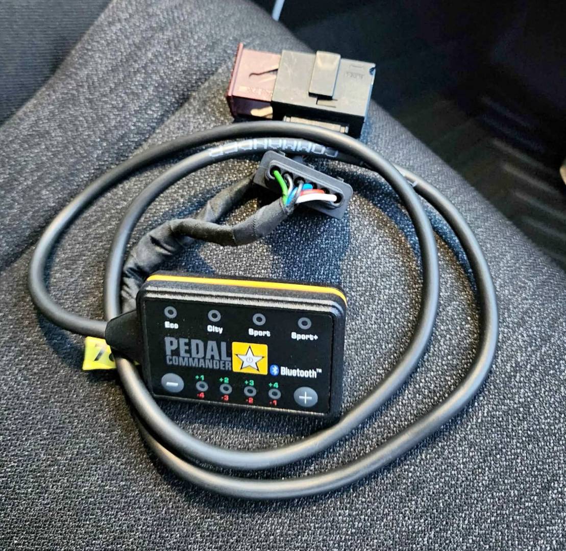Jeep Wrangler JL Pedal Commander IMG_4764