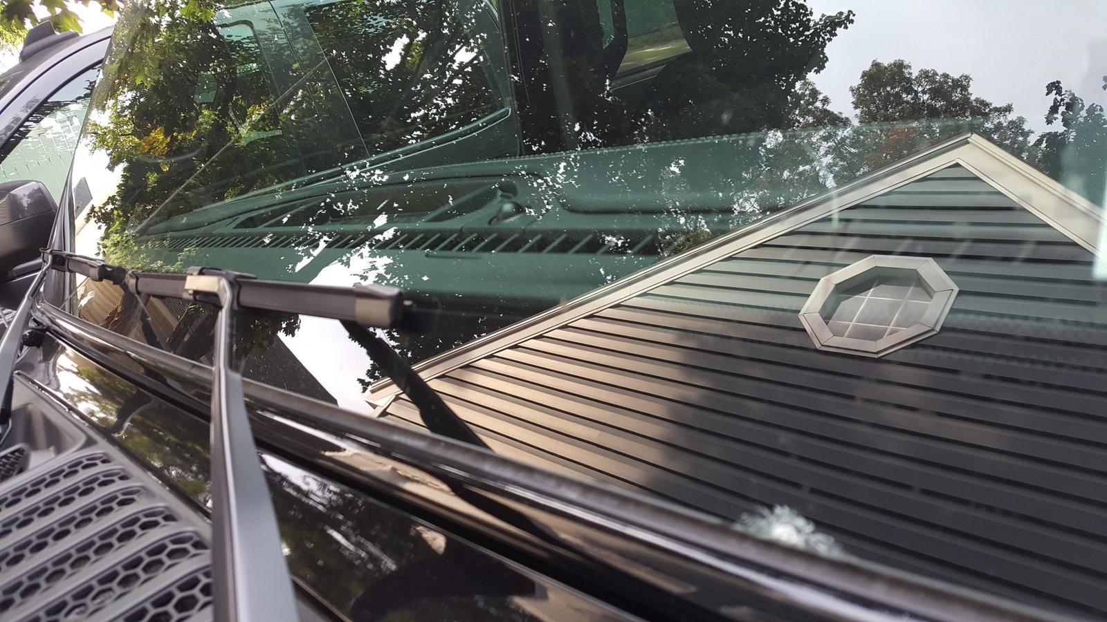 Jeep Wrangler JL Cracked Windshield Club 20181014_083819