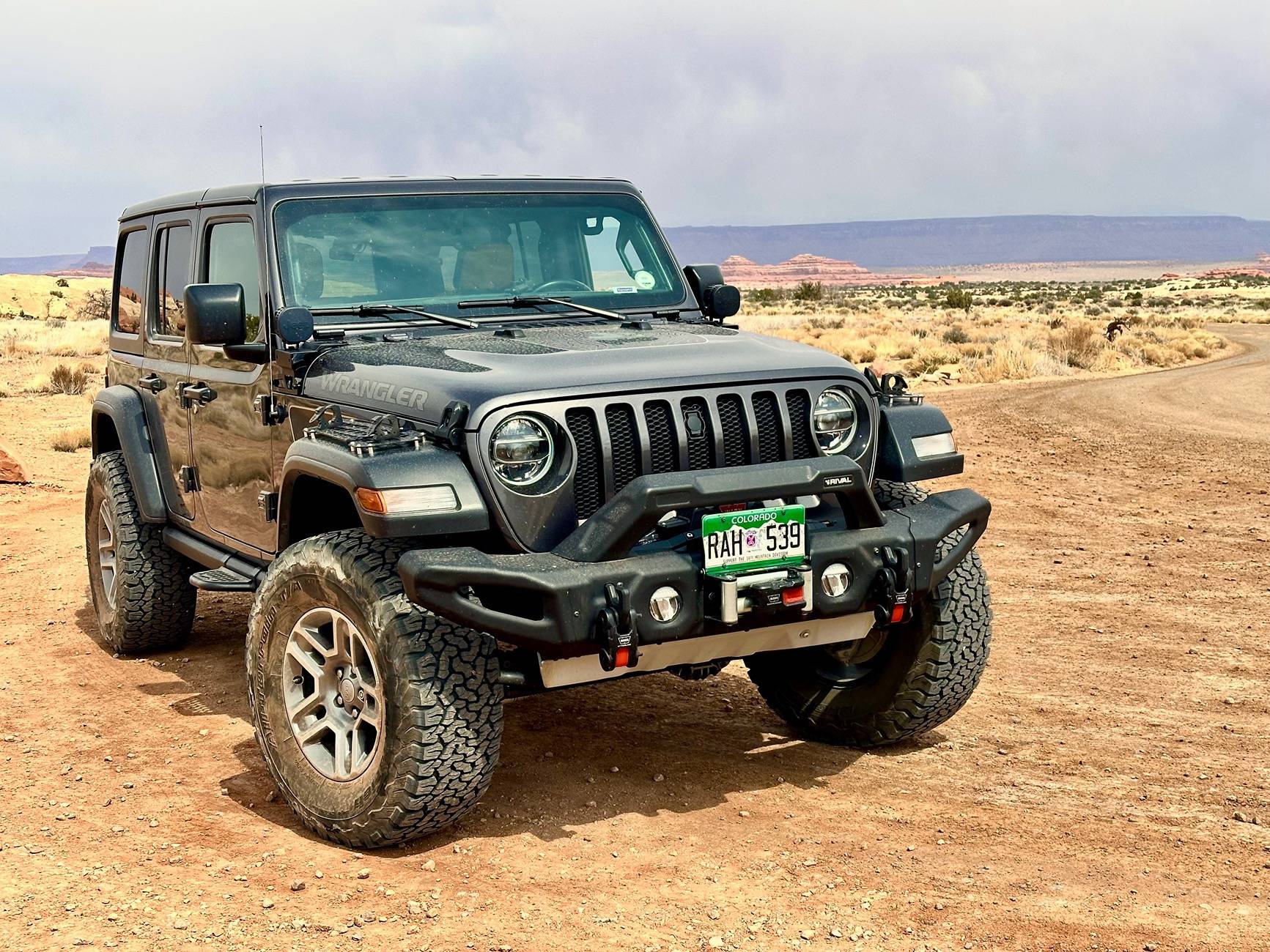 Jeep Wrangler JL Side steps compatible with OEM rock rails? IMG_5950