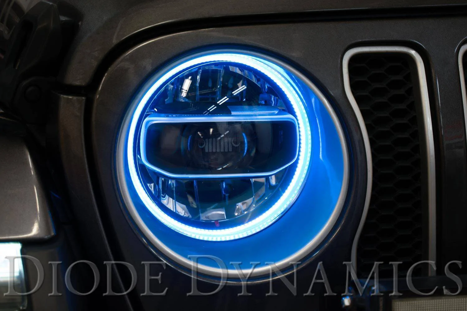 Jeep Wrangler JL Halo color change 2018_jeep_jl_wrangler_rgbw_halo_close_blue_2